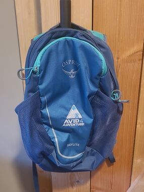 Osprey Daylite Jr Blue Backpack – Has Embroidery On It
